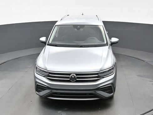 Used 2022 Volkswagen Tiguan SE AWD/4WD image 40