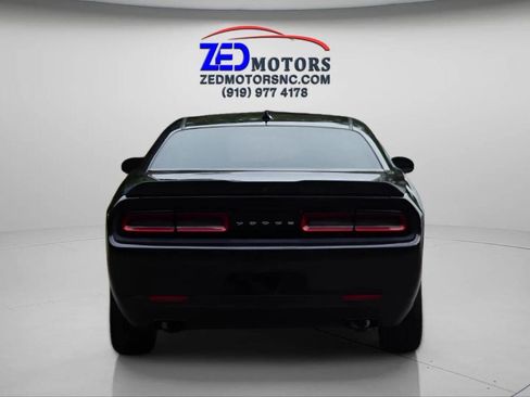 Used 2018 Dodge Challenger SXT Plus image 6