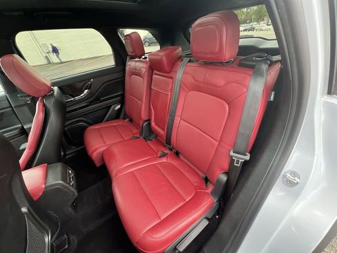 Used 2025 Lincoln Corsair Reserve w/ Rear Removable Package Tray FWD image 31
