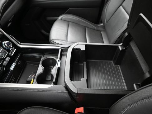 Used 2023 GMC Yukon XL Denali image 17