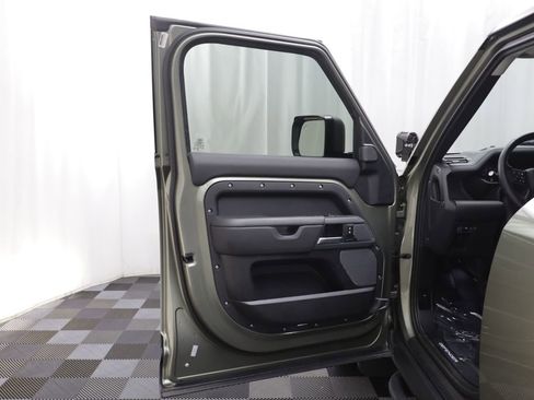 Used 2024 Land Rover Defender 110 X-Dynamic SE AWD/4WD image 4