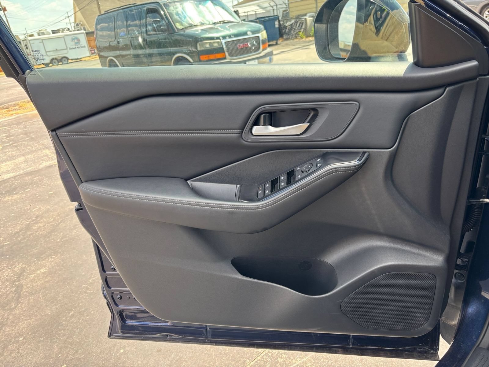 Used 2026 Nissan Rogue SL FWD image 18