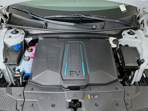 Used 2024 Hyundai Ioniq 5 SE image 32