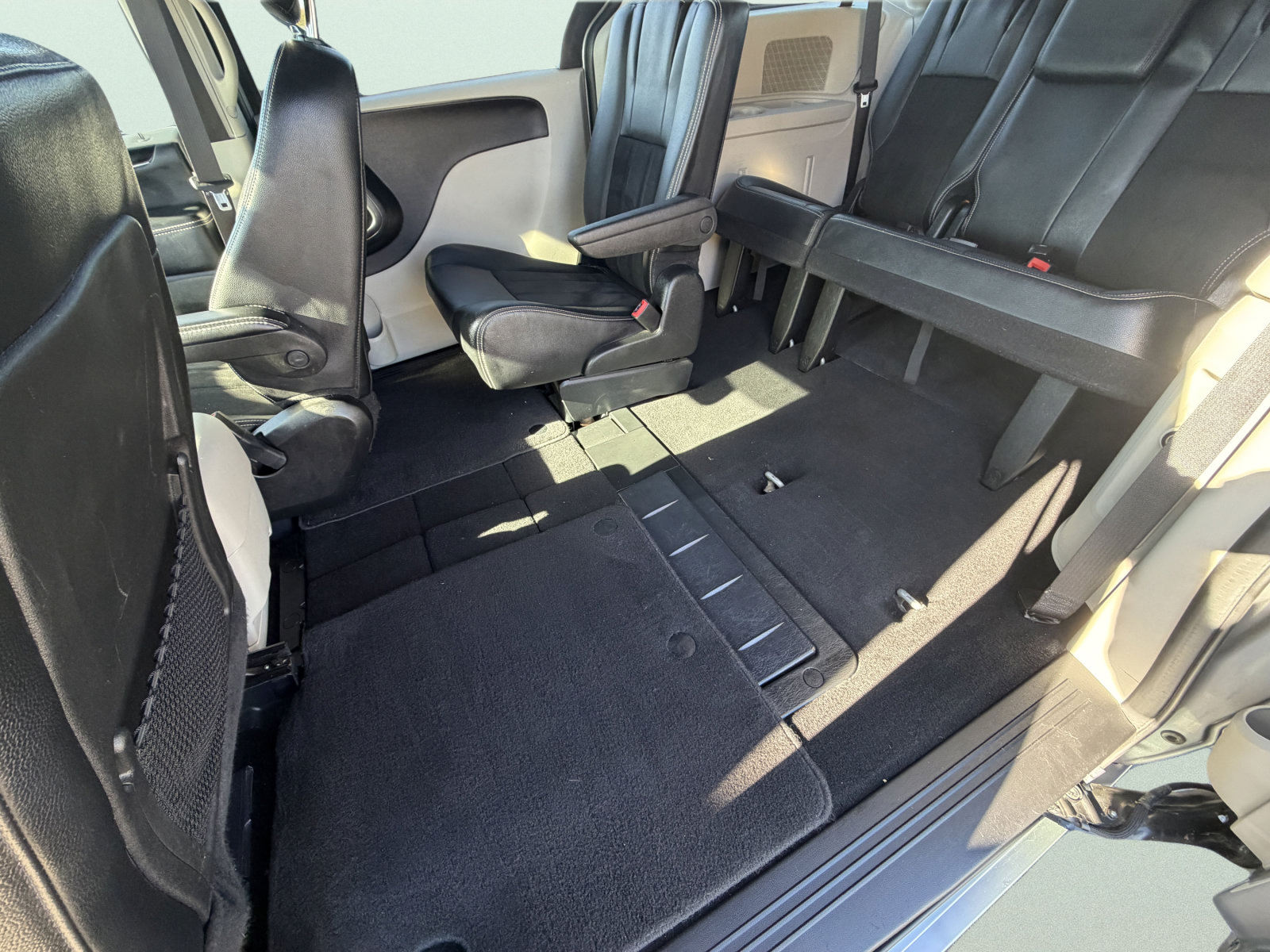 Used 2019 Dodge Grand Caravan SXT FWD image 11