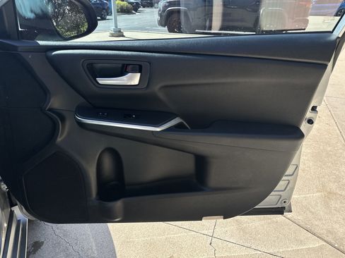 Used 2017 Toyota Camry SE FWD image 28
