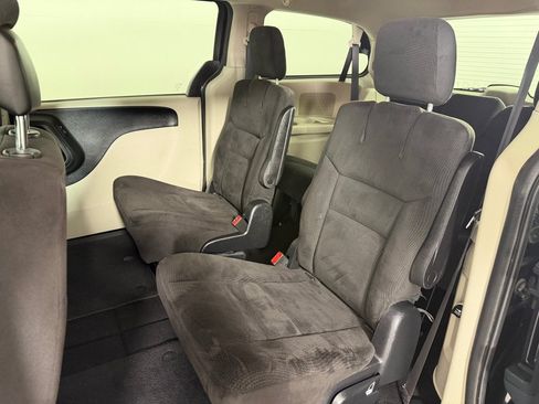 Used 2014 Dodge Grand Caravan SXT FWD image 19