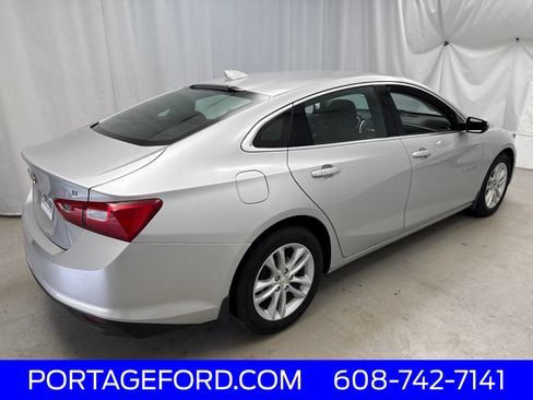 Used 2018 Chevrolet Malibu LT FWD image 2