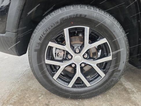 Used 2023 Jeep Grand Cherokee Limited w/ Luxury Tech Group II image 27