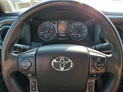 Used 2021 Toyota Tacoma TRD Sport w/ TRD Premium Sport Package AWD/4WD image 19