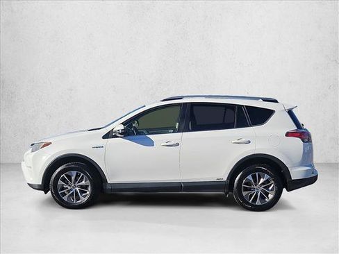 Used 2017 Toyota RAV4 XLE image 9