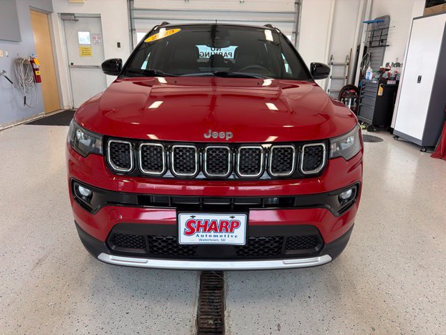 Used 2023 Jeep Compass Limited w/ Sun and Sound Group AWD/4WD image 3
