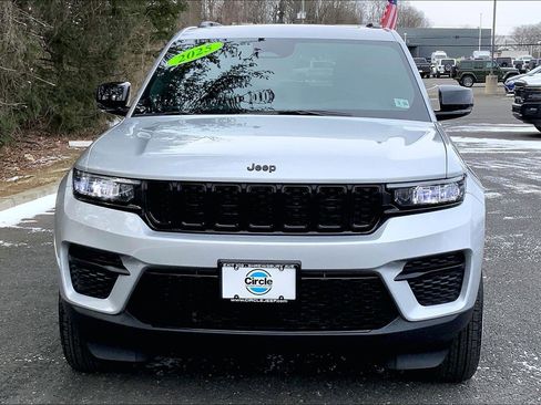 Certified 2025 Jeep Grand Cherokee Altitude image 3