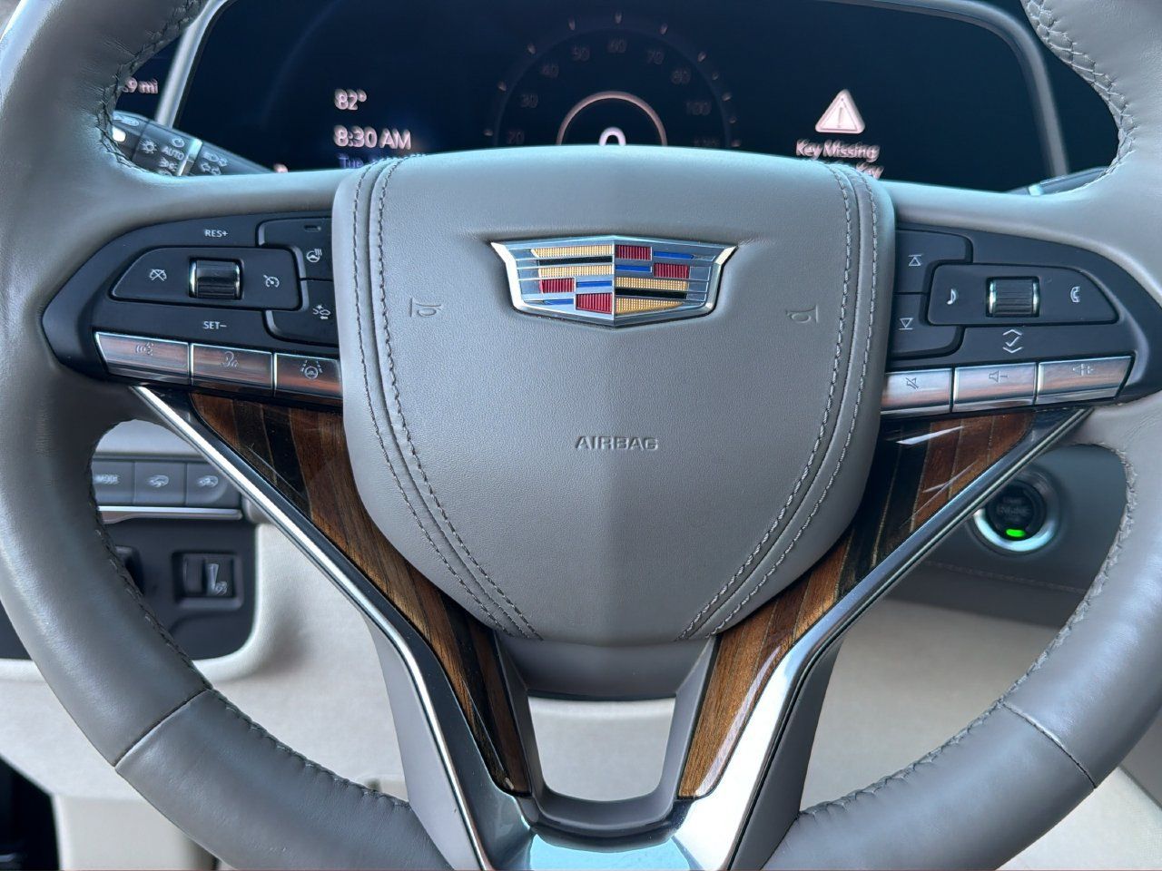 Used 2023 Cadillac Escalade ESV Premium Luxury Platinum AWD/4WD image 24