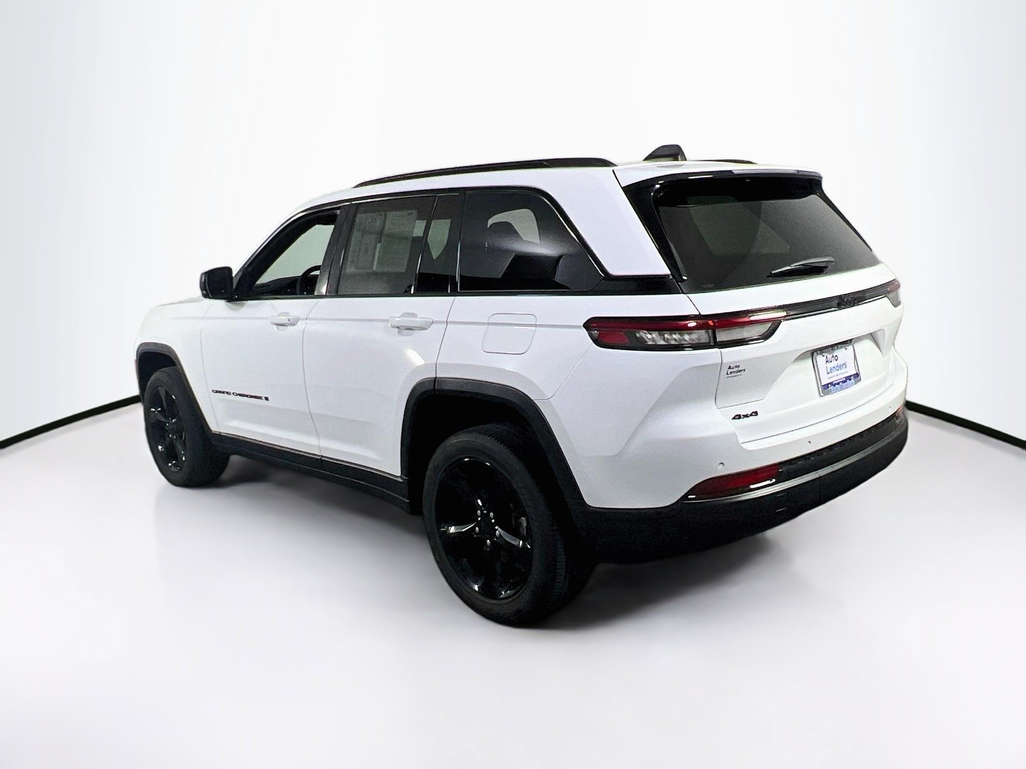 Used 2023 Jeep Grand Cherokee Altitude AWD/4WD image 7