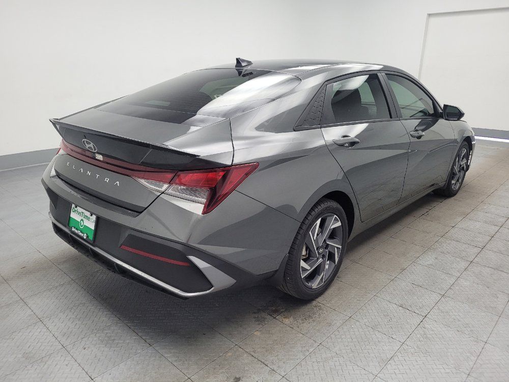 Used 2025 Hyundai Elantra Sport FWD image 9