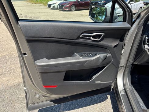 Used 2025 Kia Sportage LX FWD image 18