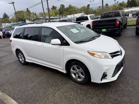 Used 2020 Toyota Sienna LE image 8