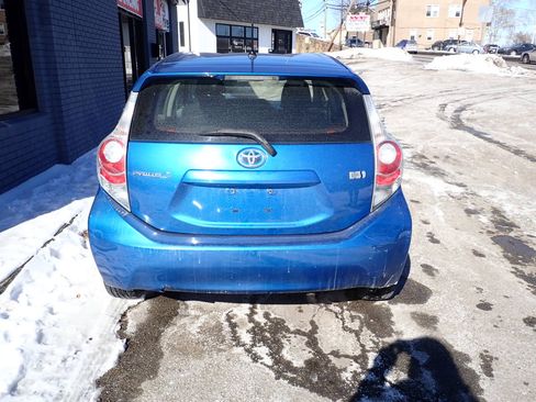 Used 2012 Toyota Prius C One image 3