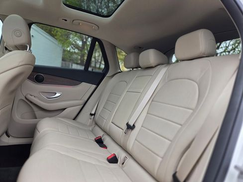 Used 2022 Mercedes-Benz GLC 300 4MATIC w/ Premium Package Lite image 24