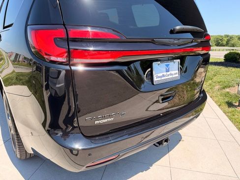 Used 2024 Chrysler Pacifica Limited w/ S Appearance Package AWD/4WD image 39