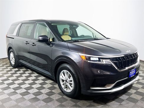 Used 2024 Kia Carnival LX image 1