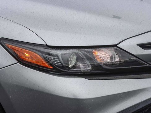 Used 2021 Toyota Camry SE image 7