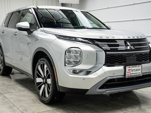 New 2025 Mitsubishi Outlander SEL image 4