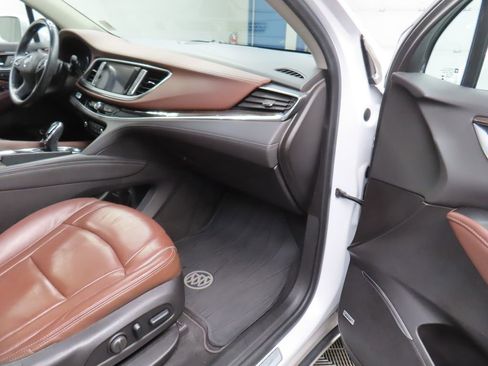 Used 2018 Buick Enclave Avenir w/ Avenir Technology Package AWD/4WD image 29