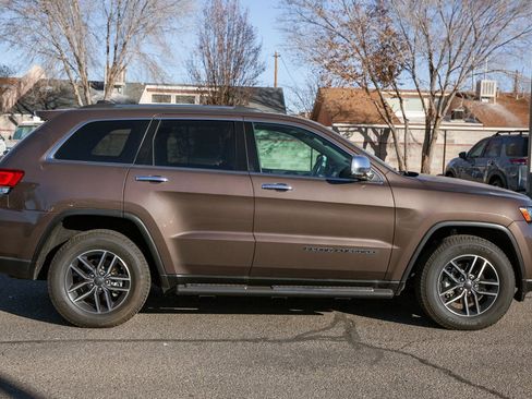 Used 2020 Jeep Grand Cherokee Limited w/ Luxury Group II image 3