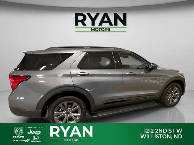 Used 2026 Ford Explorer Active w/ Active Comfort Package AWD/4WD image 2