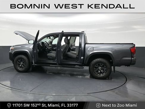 Used 2022 Toyota Tacoma SR5 w/ Technology Package image 30