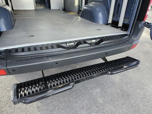 Used 2018 Mercedes-Benz Sprinter 2500 image 21