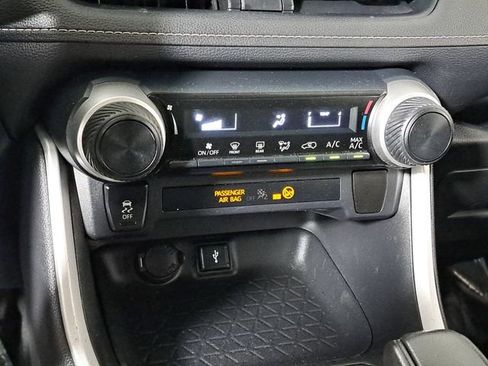 Used 2020 Toyota RAV4 LE image 30