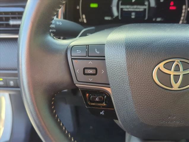 Used 2025 Toyota Camry SE w/ Convenience Package FWD image 13
