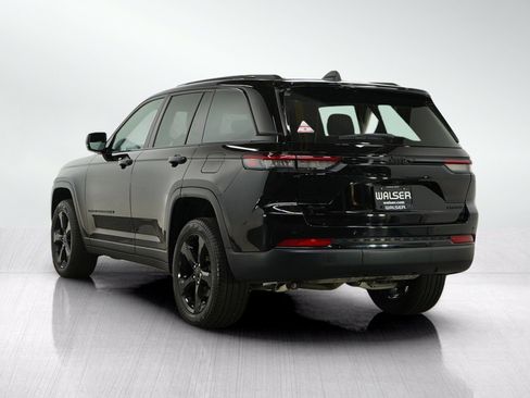 Used 2024 Jeep Grand Cherokee Limited w/ Black Appearance Package AWD/4WD image 3