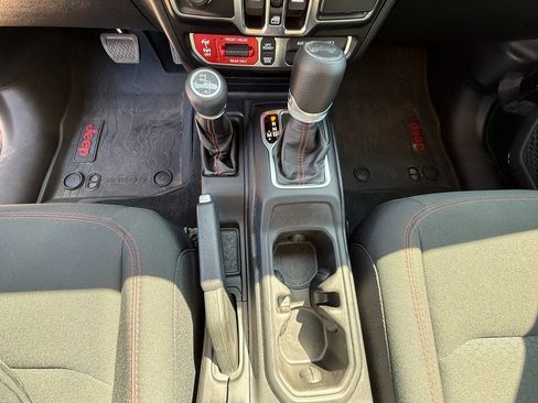 Used 2022 Jeep Wrangler Unlimited Rubicon w/ Cold Weather Group image 21