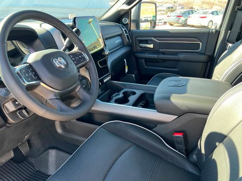 New 2025 RAM 2500 Laramie AWD/4WD image 15