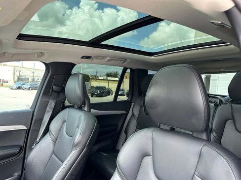 Used 2021 Volvo XC90 T5 Momentum FWD image 11