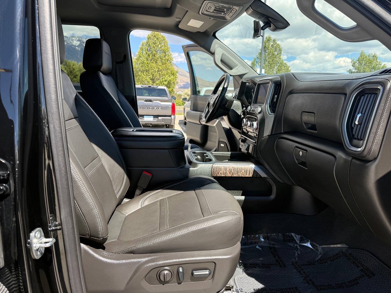 Used 2022 GMC Sierra 3500 Denali w/ Denali Ultimate Package AWD/4WD image 33