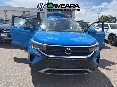 Used 2023 Volkswagen Taos SE w/ Panoramic Sunroof Package AWD/4WD image 2