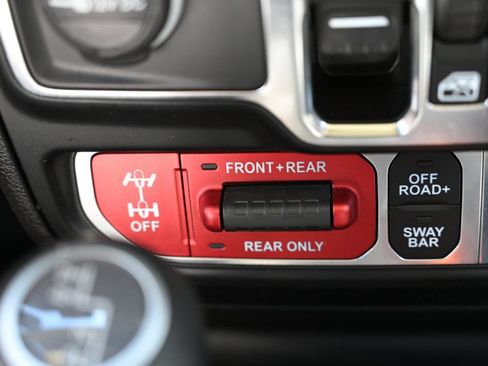 Used 2024 Jeep Wrangler Unlimited Rubicon AWD/4WD image 31