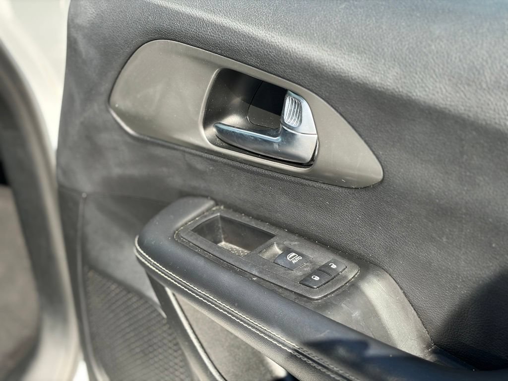Certified 2025 Chrysler Pacifica Select FWD image 19