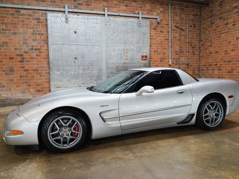Used 2001 Chevrolet Corvette Z06 w/ Memory Pkg RWD image 8