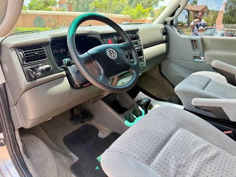 Used 2003 Volkswagen Eurovan MV image 11