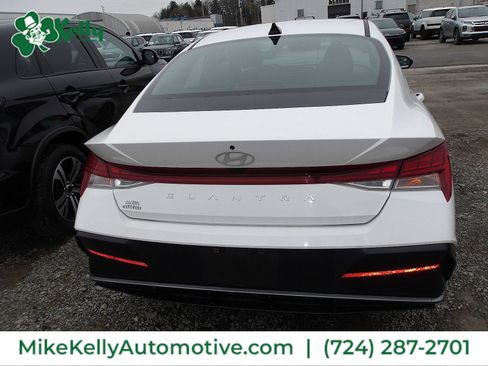 Used 2024 Hyundai Elantra SEL w/ Convenience Package image 2