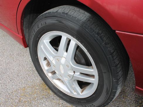 Used 2003 Ford Focus SE image 12