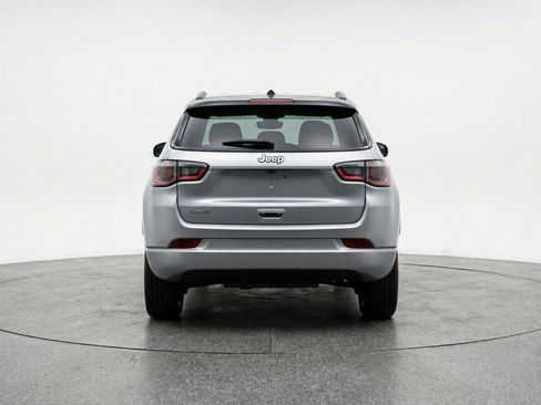 Used 2025 Jeep Compass Limited image 7