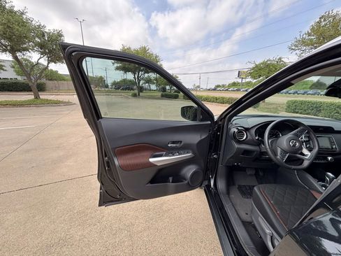 Used 2020 Nissan Kicks SR image 11