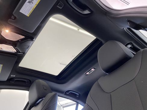 Used 2025 BMW 330i xDrive Sedan w/ Convenience Package image 14