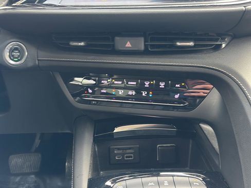 Used 2022 Buick Envision Essence w/ Technology Package I image 16